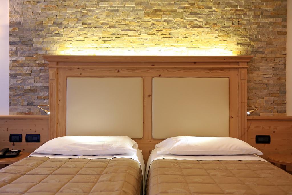 Hotel Ladina Campitello di Fassa Δωμάτιο φωτογραφία