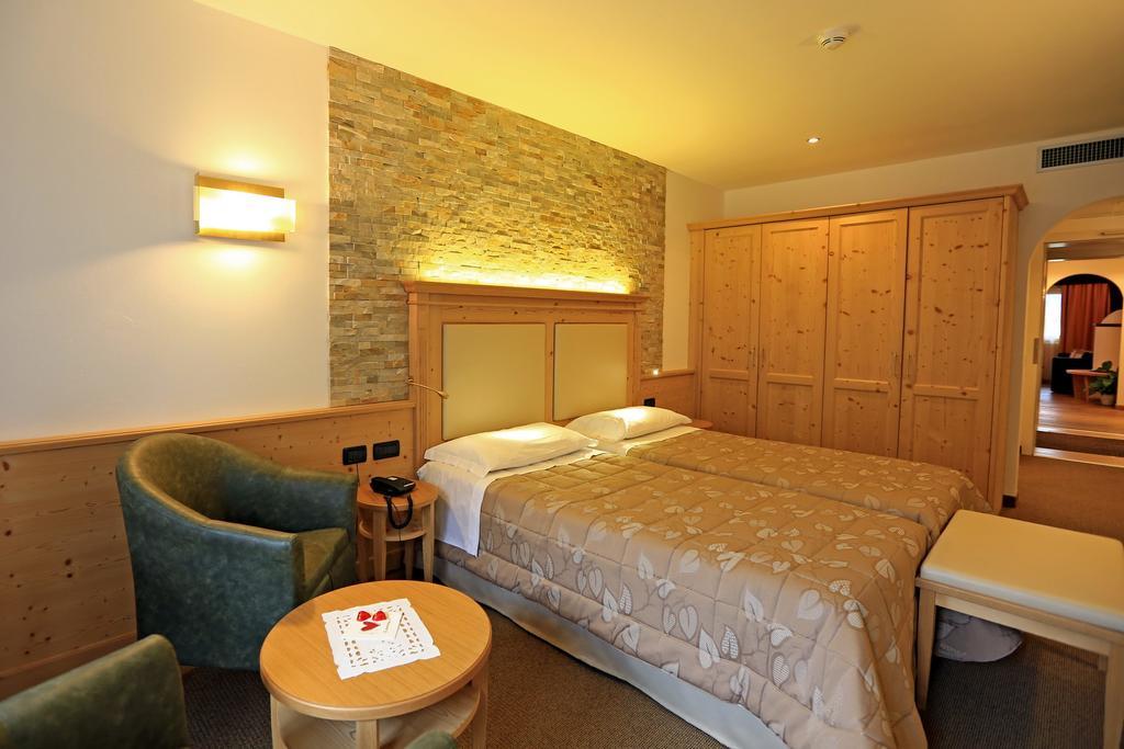Hotel Ladina Campitello di Fassa Δωμάτιο φωτογραφία