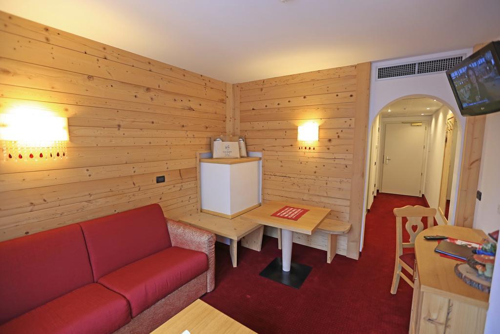 Hotel Ladina Campitello di Fassa Δωμάτιο φωτογραφία