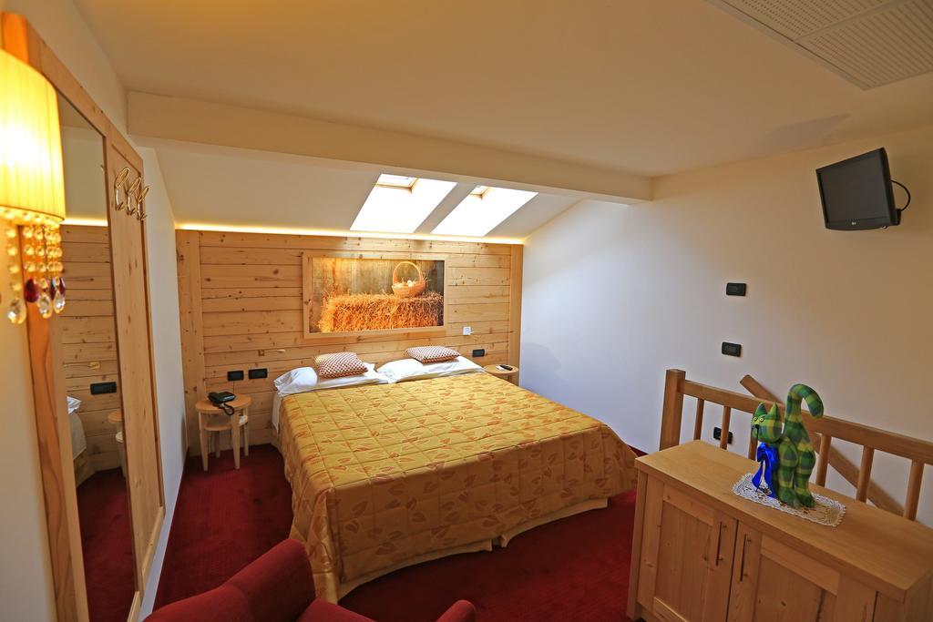 Hotel Ladina Campitello di Fassa Δωμάτιο φωτογραφία