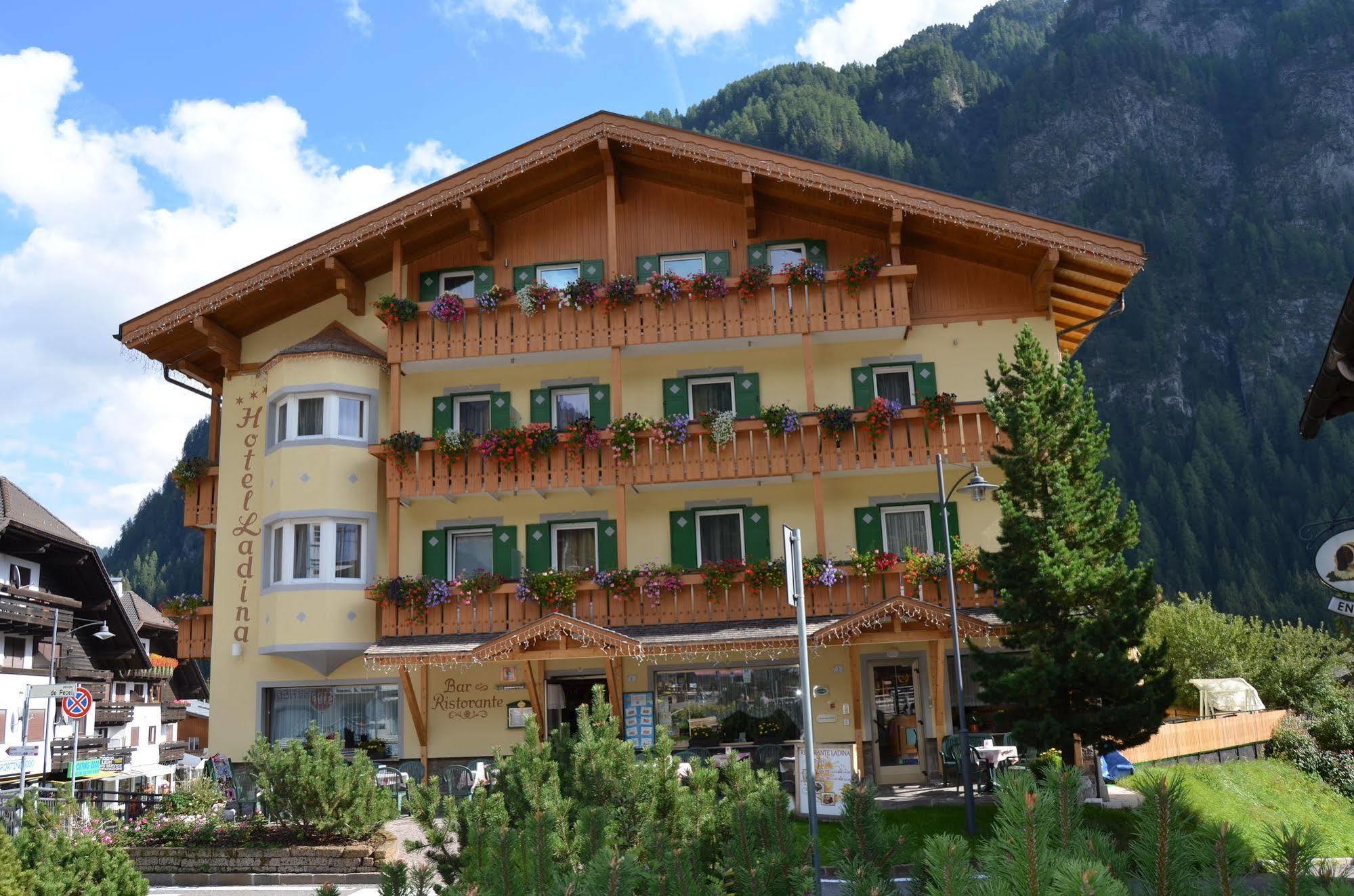 Hotel Ladina Campitello di Fassa Εξωτερικό φωτογραφία